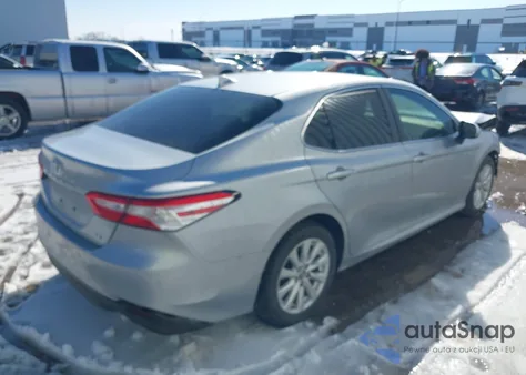 2019 Toyota Camry Le z USA, uszkodzony, nr VIN 4T1B11HK1KU264403